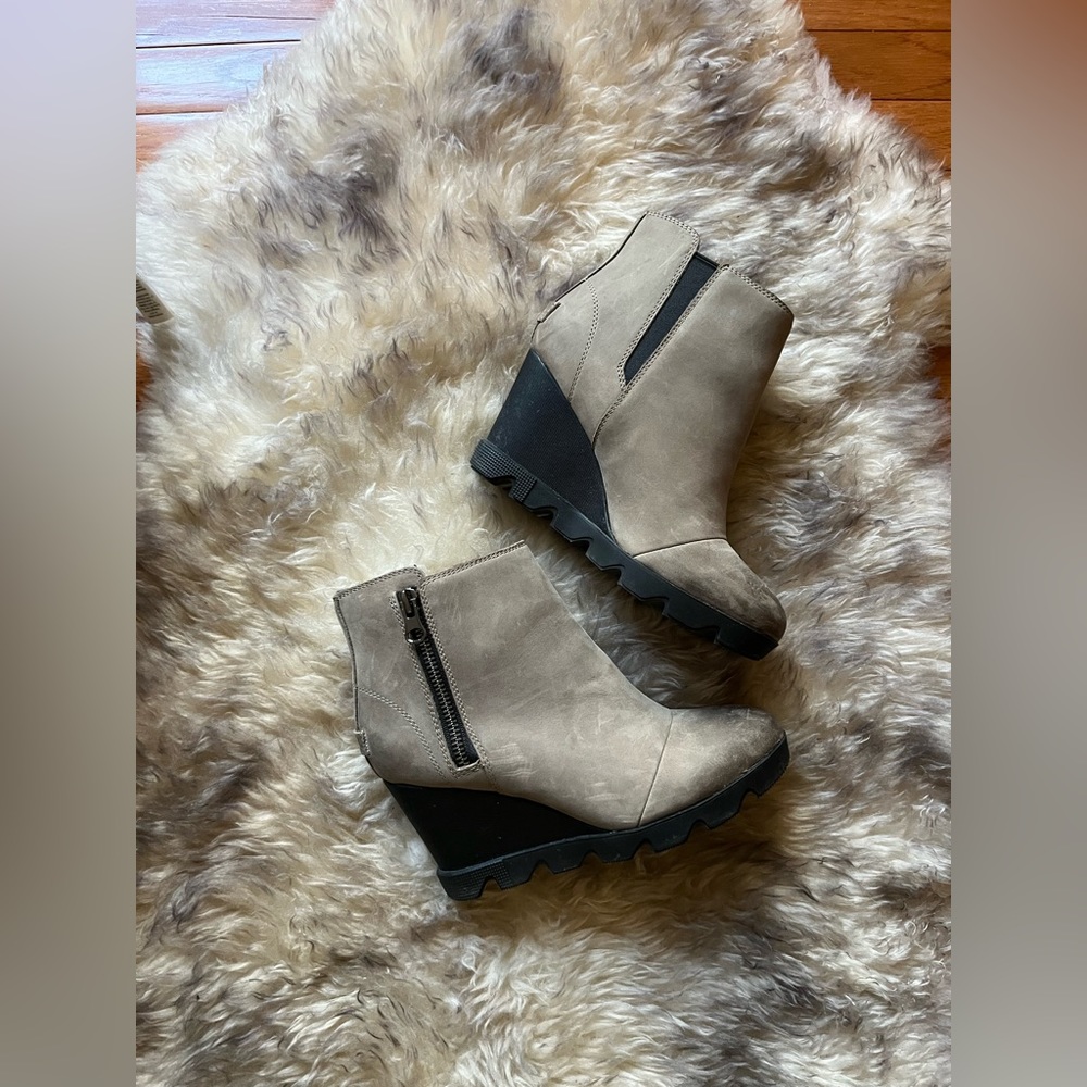 Sorel Joan Uptown Zip Waterproof Wedge Womens Size 8 Khaki/Black